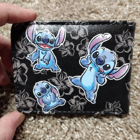 Buckle-Down Stitch Bi-fold Wallet - Picture 5 of 9